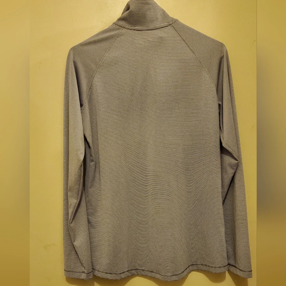 Under Armour top - Picture 5 of 5
